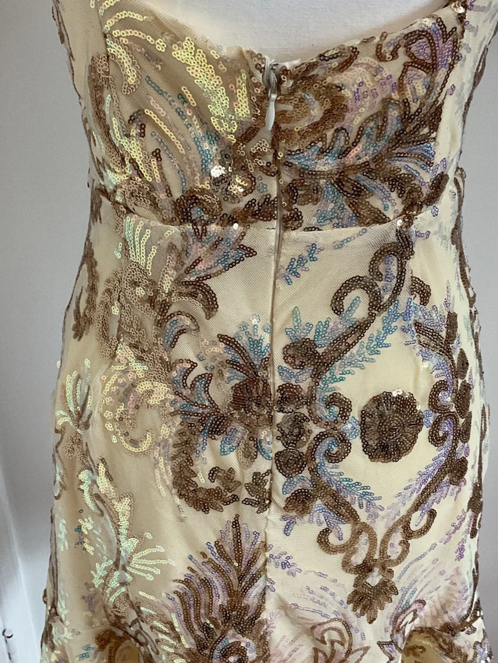 🤩One and Only Sequin Embellished Scoop Neck Ruffle Hem Mini Dress Gold - size L - Picture 7 of 8